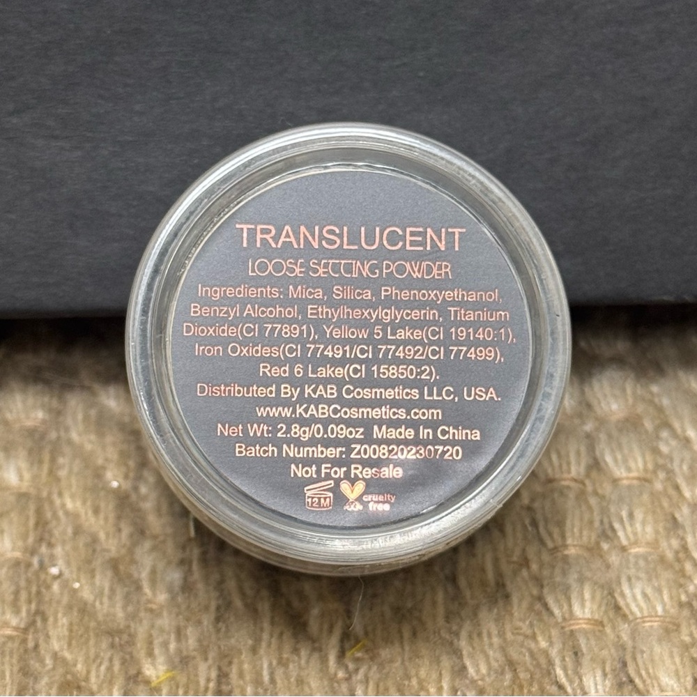 NEW KAB Cosmetics Loose Translucent Setting Powder - Picture 3 of 4